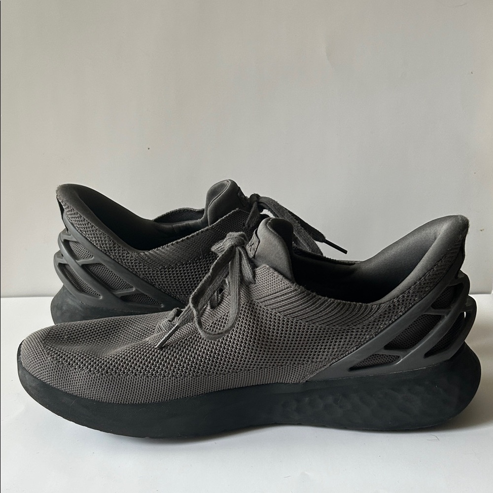 Kizik Men's Hands Free “Athens” Charcoal Gray Knit Sneakers, 10.5 Men’s